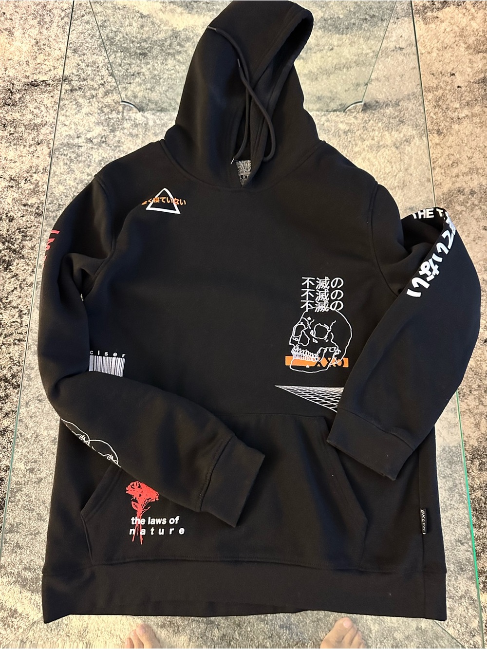 2 Graphic Hoodie . Sweatshirt with Japanese Skull Motif